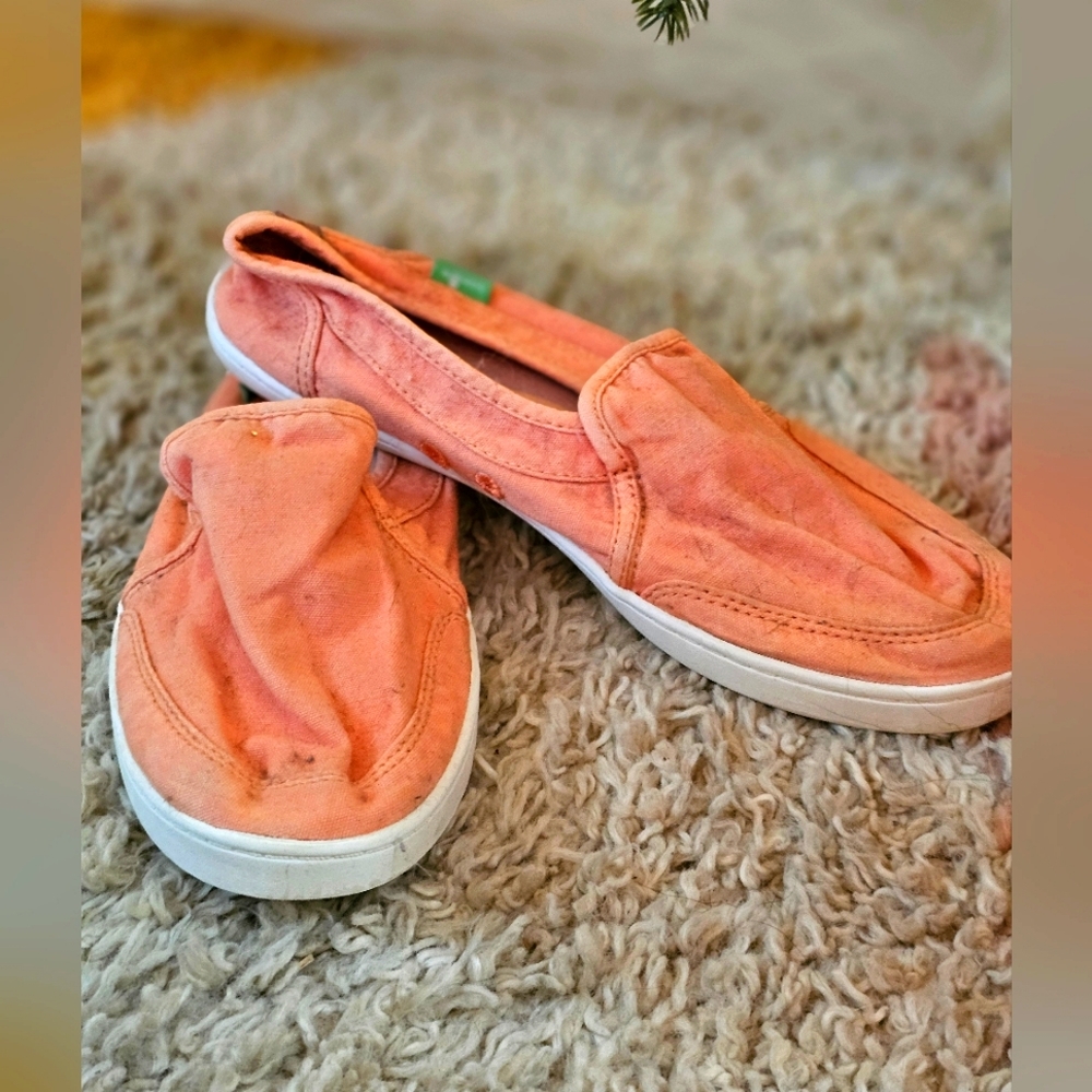 Sanuk slip ons